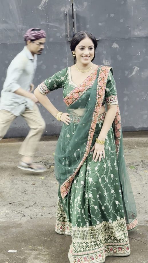 Deepika Singh Channels Festive Elegance in Green for Hariyali Teej 959480