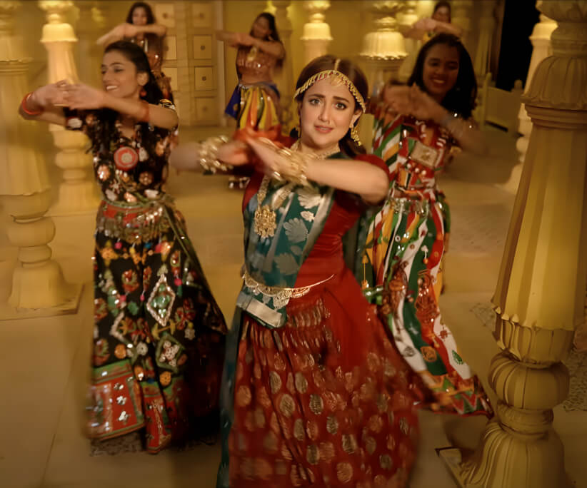Did You Know, apart from being an amazing singer, Monali Thakur is also trained in Bharatanatyam? 958287