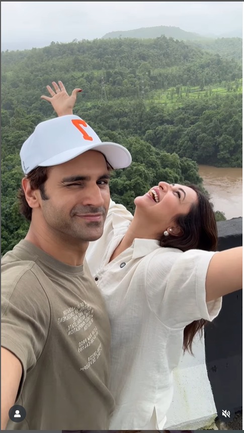 Divyanka Tripathi And Vivek Dahiya's Monsoon Romance – Peek Into Their Adorable Moments 956204