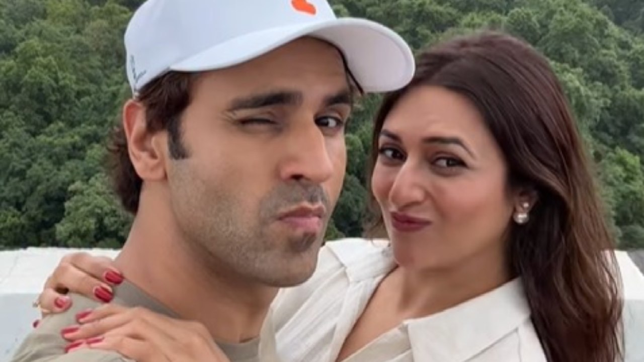 Divyanka Tripathi And Vivek Dahiya's Monsoon Romance – Peek Into Their Adorable Moments 956205
