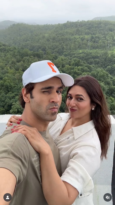 Divyanka Tripathi And Vivek Dahiya's Monsoon Romance – Peek Into Their Adorable Moments 956198