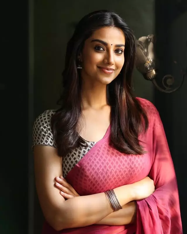 Doctor's Day 2025: Sai Pallavi To Manushi Chhillar – Actors Who Hold Medical Degrees 954523