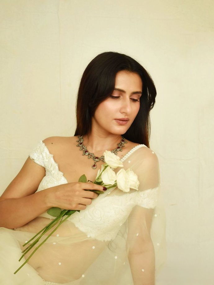 Fatima Sana Shaikh Glows in Serene Ivory Saree Look 959125