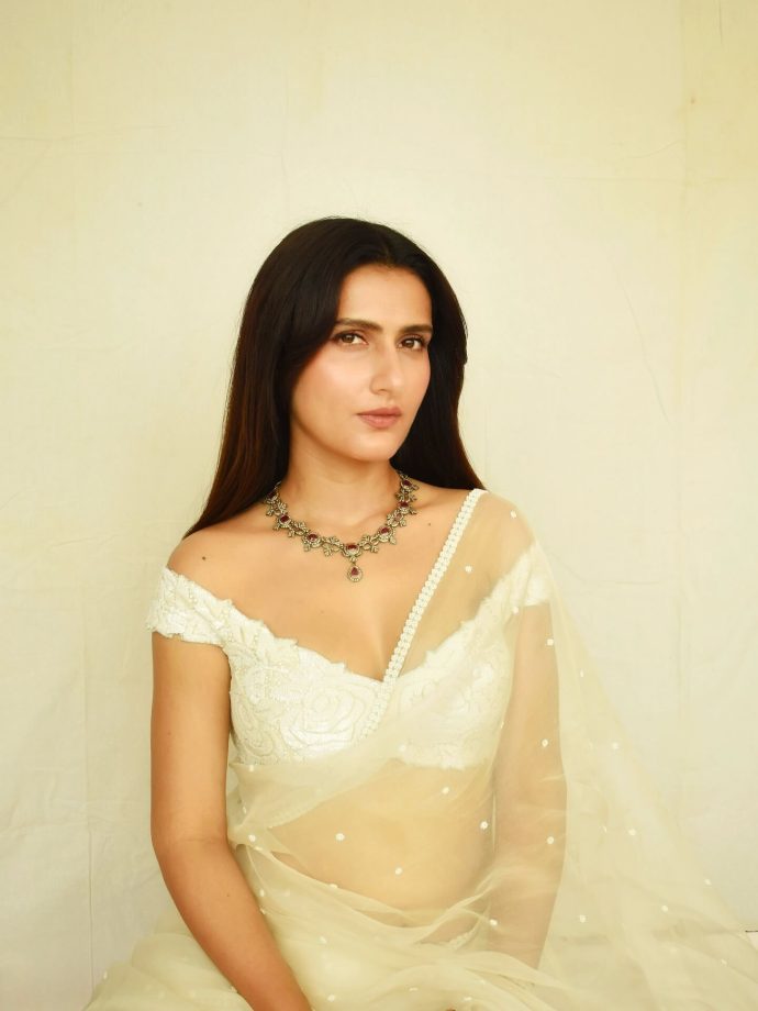 Fatima Sana Shaikh Glows in Serene Ivory Saree Look 959126