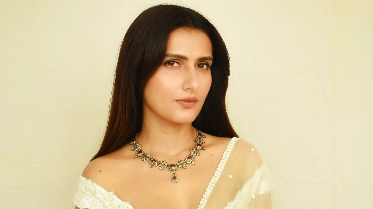 Fatima Sana Shaikh Glows in Serene Ivory Saree Look 959127