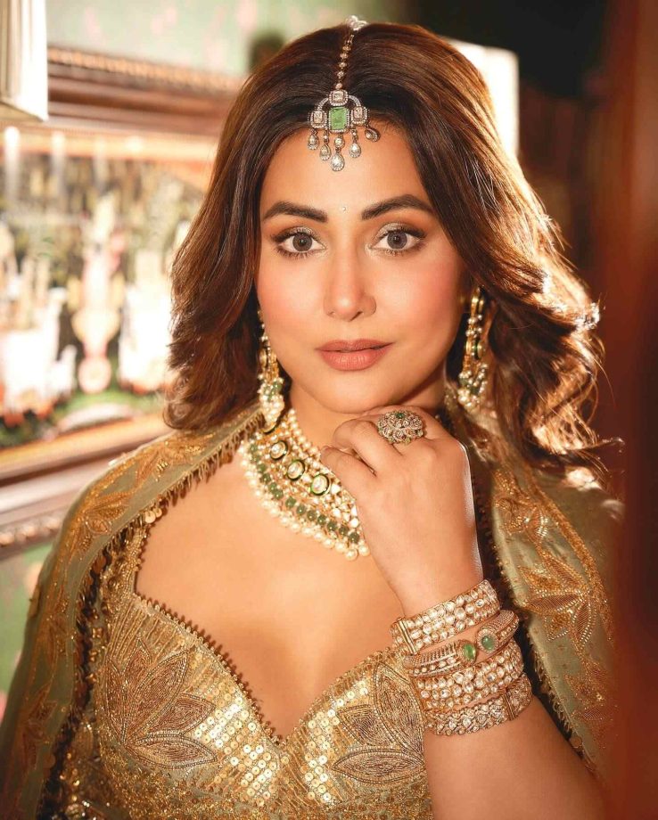 Hina Khan’s Desi Glam with a Golden Touch 958348
