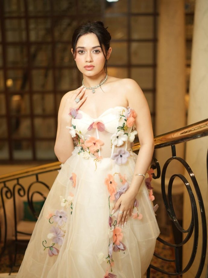 Jannat Zubair Rahmani’s Cinderella-Inspired Floral Fantasy 959109