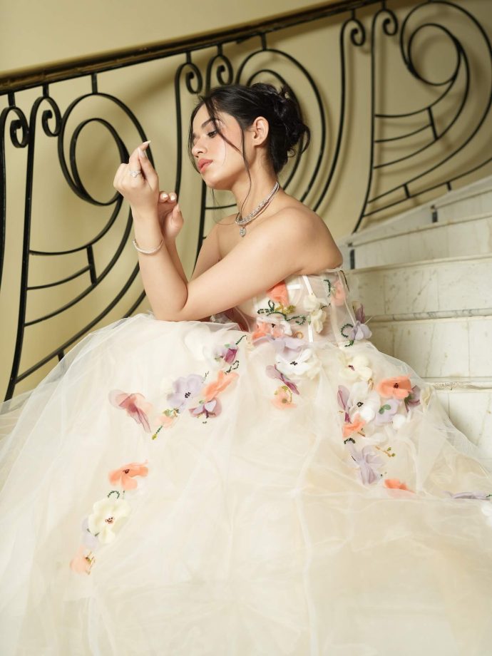 Jannat Zubair Rahmani’s Cinderella-Inspired Floral Fantasy 959110