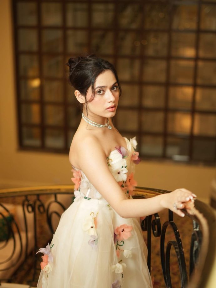 Jannat Zubair Rahmani’s Cinderella-Inspired Floral Fantasy 959111