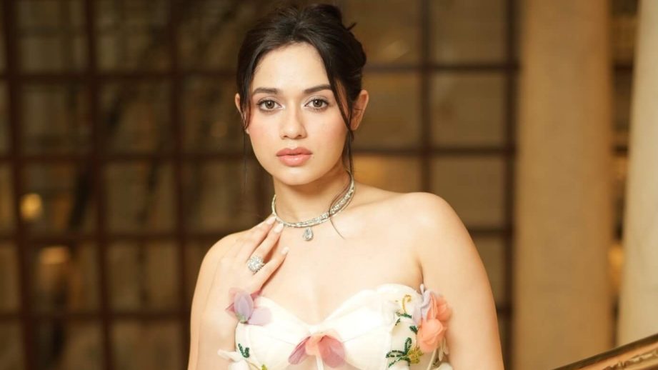 Jannat Zubair Rahmani’s Cinderella-Inspired Floral Fantasy 959112