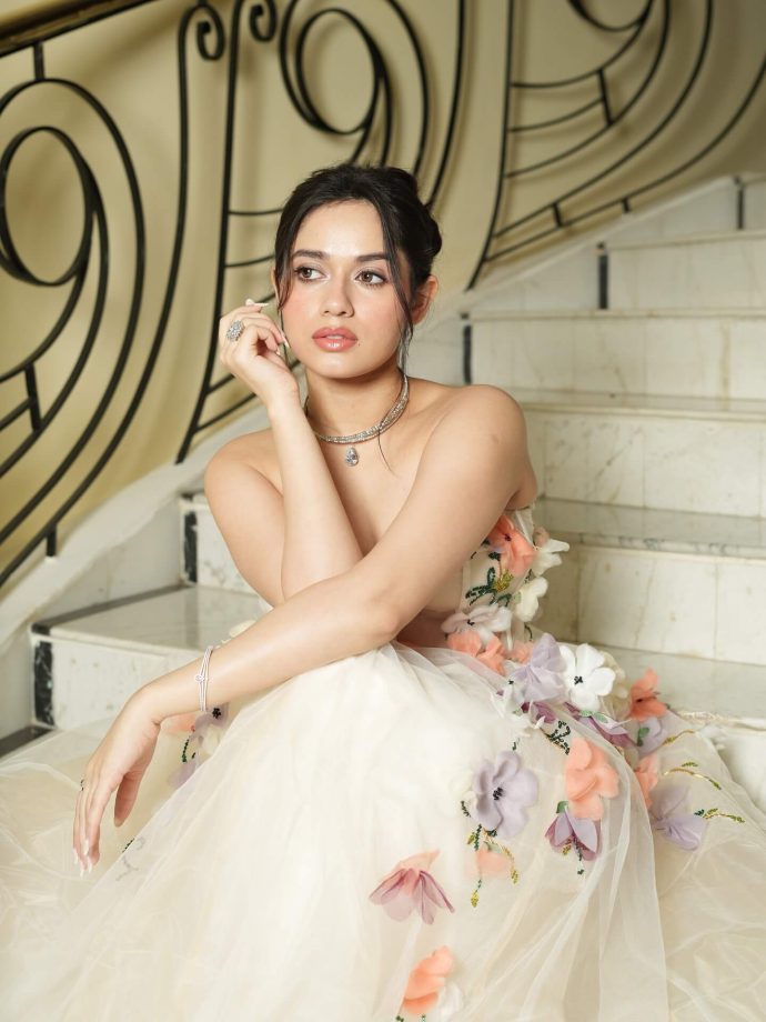 Jannat Zubair Rahmani’s Cinderella-Inspired Floral Fantasy 959108