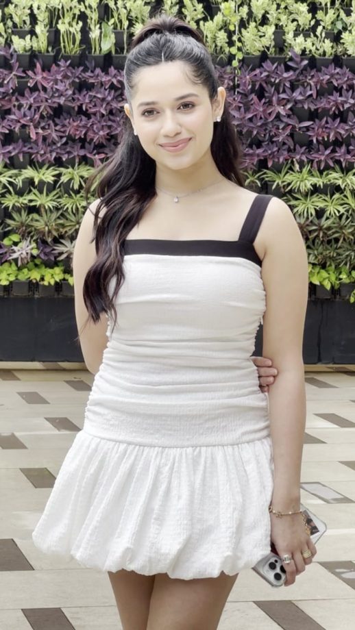 Jannat Zubair Slays In White Mini Dress, Her Smile Is The Real Showstopper 955443