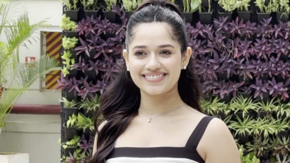 Jannat Zubair Slays In White Mini Dress, Her Smile Is The Real Showstopper 955448
