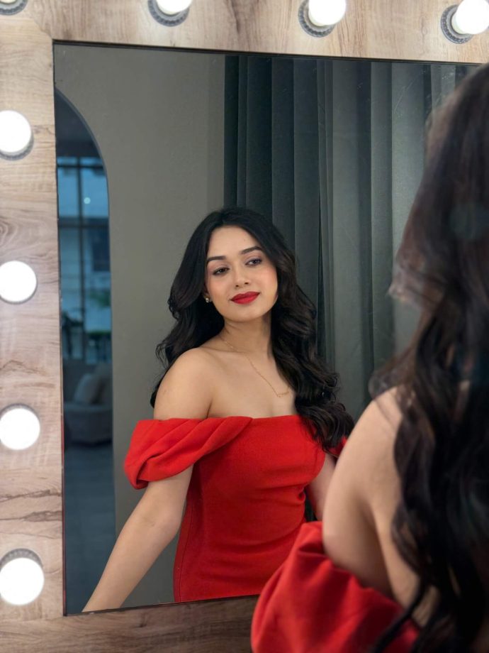 Jannat Zubair Turns Up The Heat In Off-Shoulder Outfit & Bold Red Lips: See Pics 959938