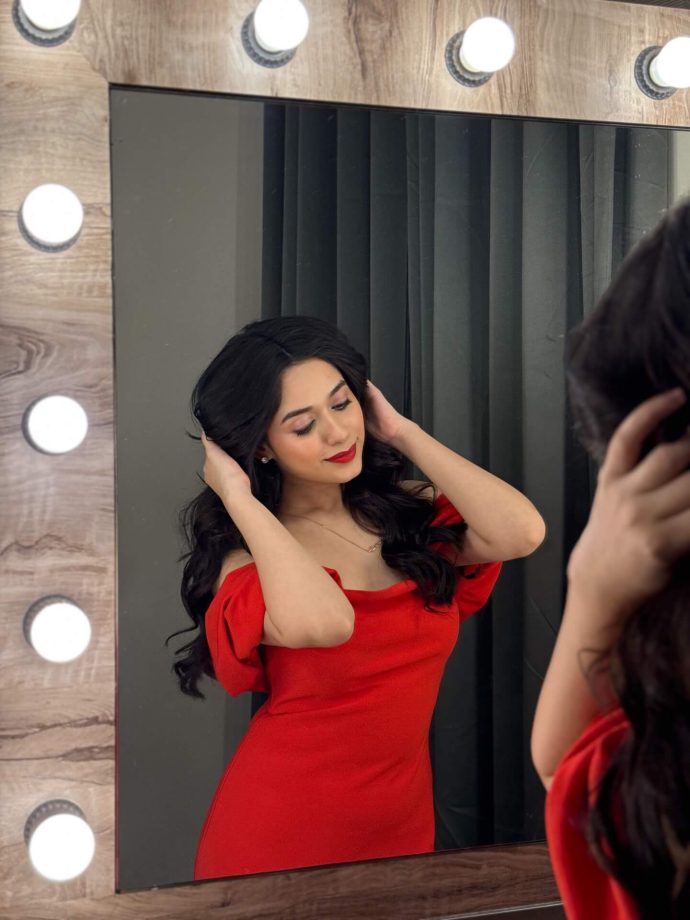 Jannat Zubair Turns Up The Heat In Off-Shoulder Outfit & Bold Red Lips: See Pics 959939