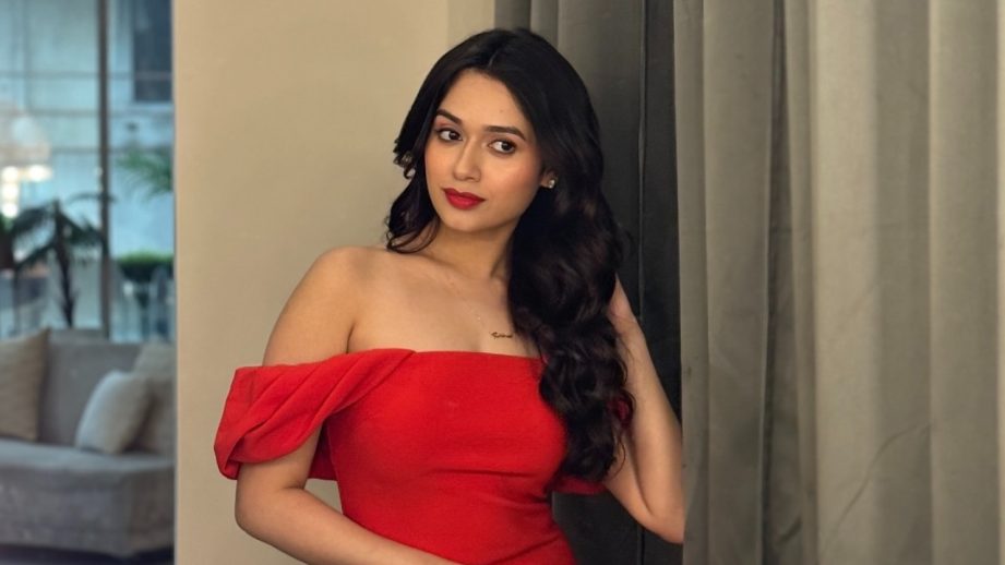Jannat Zubair Turns Up The Heat In Off-Shoulder Outfit & Bold Red Lips: See Pics 959934