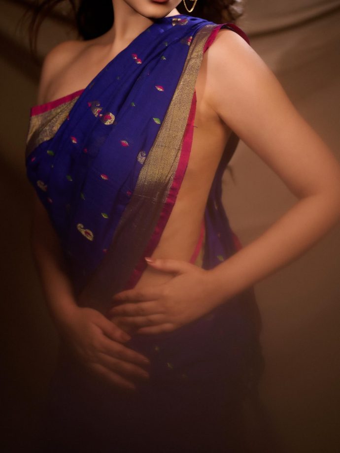 Jhanak Fame Chandni Sharma Showcases Her Bold Look In Blue Saree Without A Blouse 959310