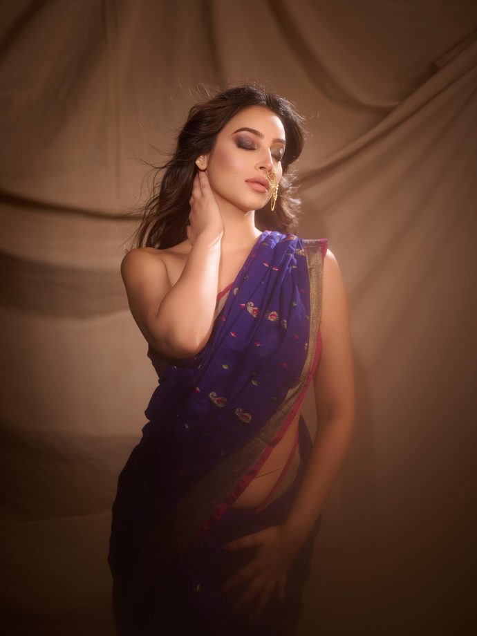 Jhanak Fame Chandni Sharma Showcases Her Bold Look In Blue Saree Without A Blouse 959301