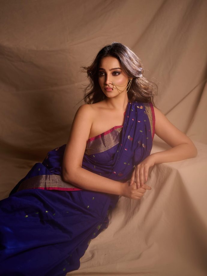 Jhanak Fame Chandni Sharma Showcases Her Bold Look In Blue Saree Without A Blouse 959304