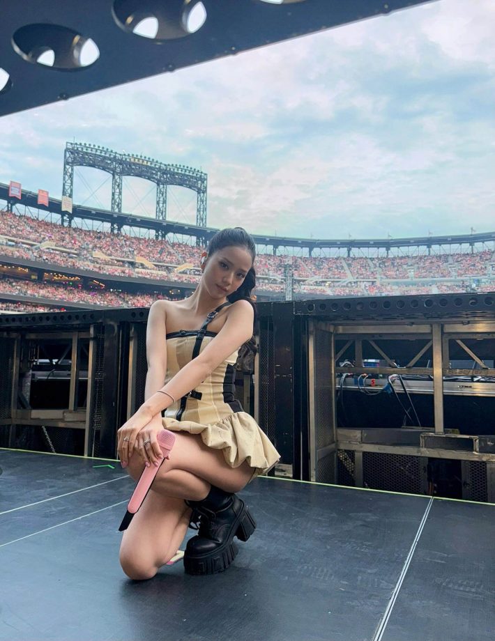 Jisoo Serves Chic Concert Glam with Back-to-Back Statement Looks at Citi Field 959808