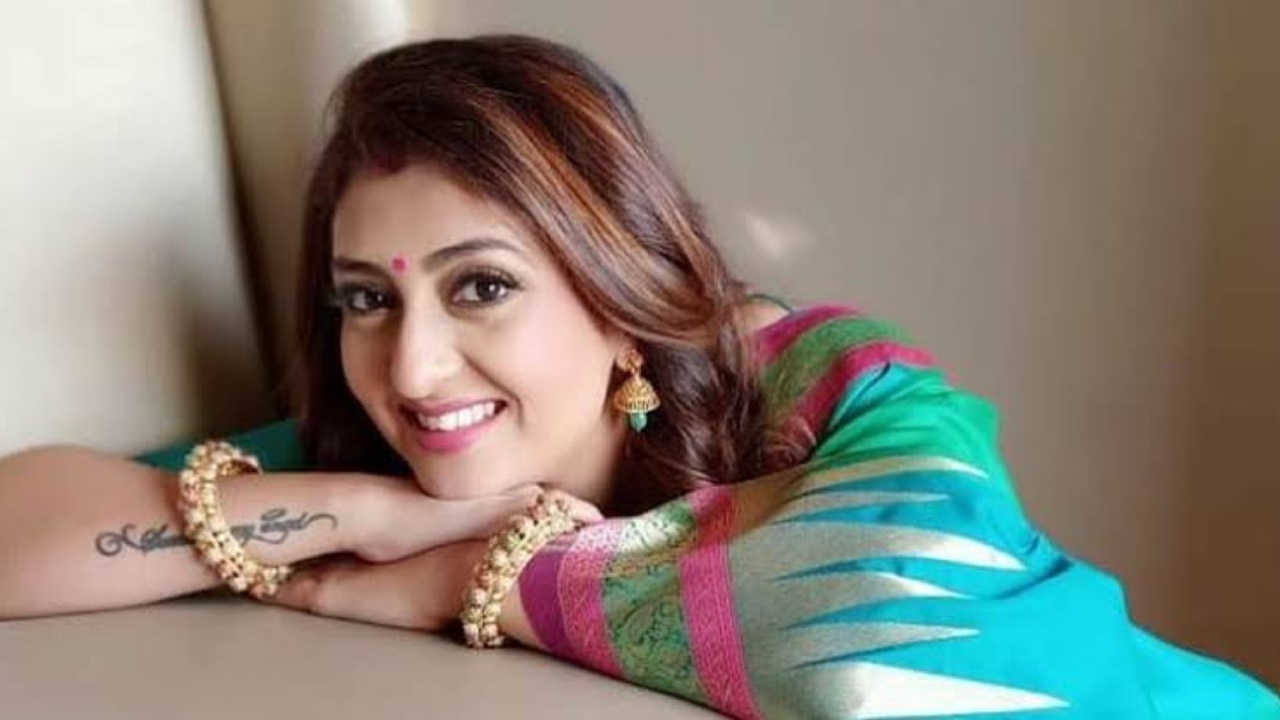 Juhi Parmar Returns To TV In Powerful Role In ZEE TV's 'Kahaani Har Ghar Ki' 959160