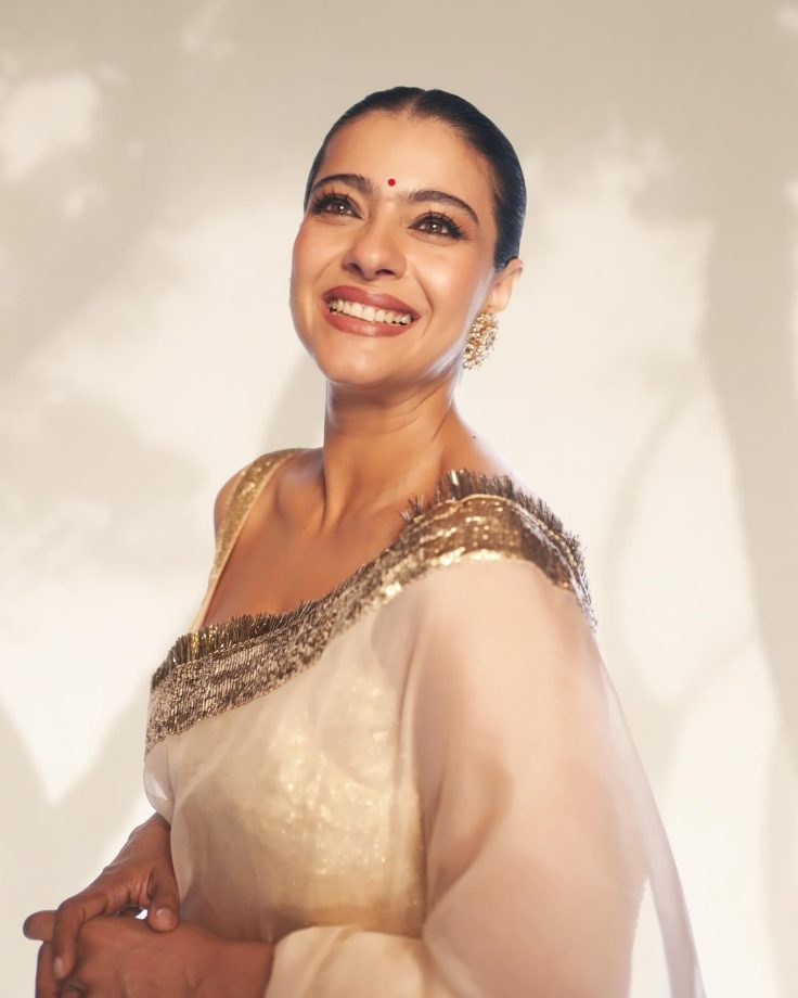 Kajol’s Saree Look Is a Shimmering Ode to Classic Bollywood Glam 955184