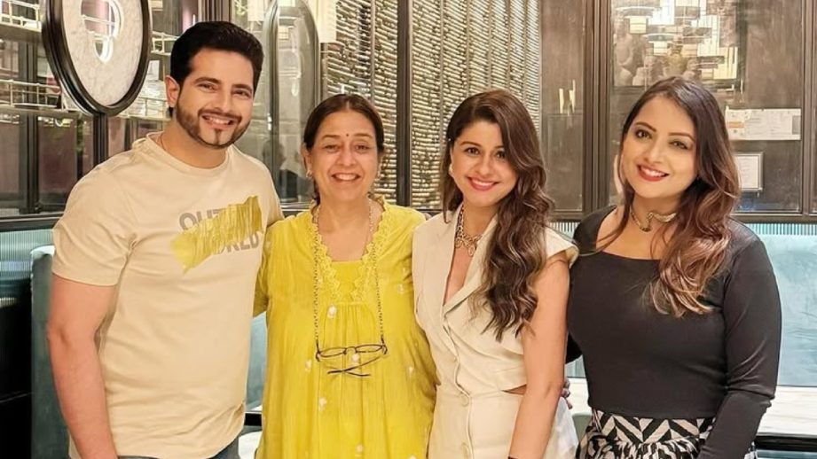 Karan Mehra Reunites With Yeh Rishta Kya Kehlata Hai's OG Star Cast "The Singhania's", Shares Dinner-date Pics 957911