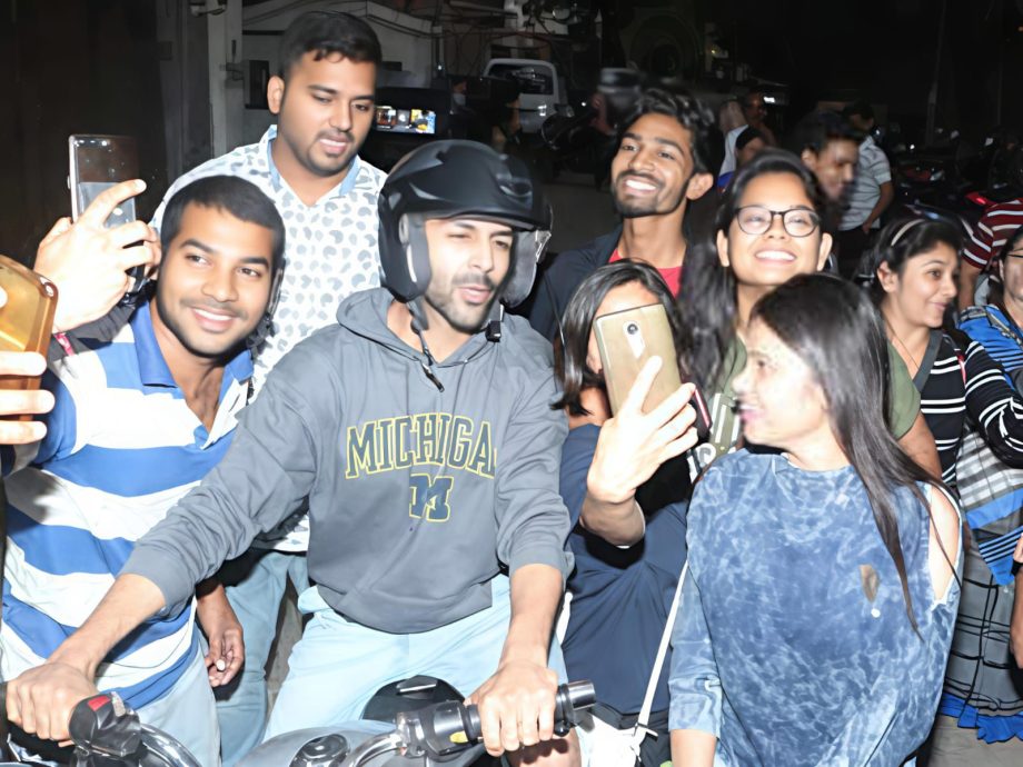 Kartik Aaryan’s Down-to-Earth Fan Encounters That Went Viral for All the Right Reasons 956038