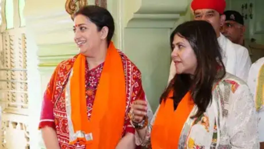 KSBKBT's Old Cast Meets New Cast, Smriti Irani And Ekta Kapoor Seek Blessings Ahead Of Release 959537