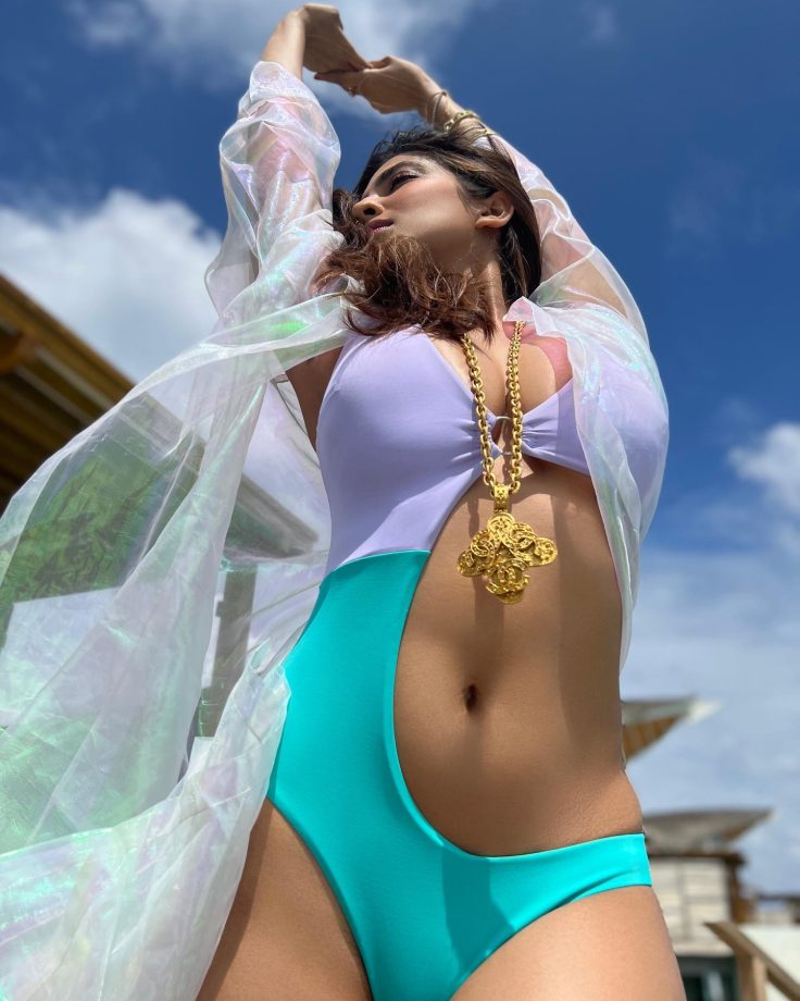 Malavika Mohanan, Samantha Ruth Prabhu & Pooja Hegde's Daring Yet Stylish Avatar In Monokini 957761
