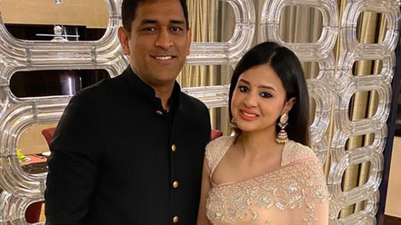 MS Dhoni & Sakshi Celebrate 15 Years of Love: “We Made a Promise! On 16th” 955119