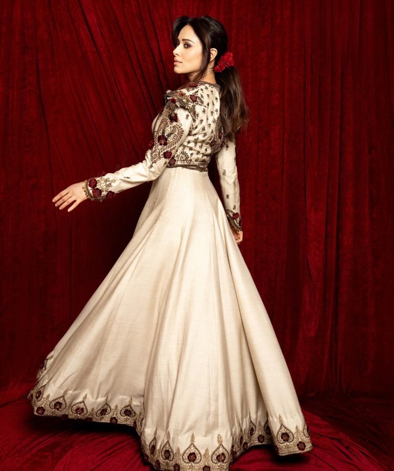 Nushrratt Bharuccha Channels 90s Begum Glam in Vintage Hues 958995