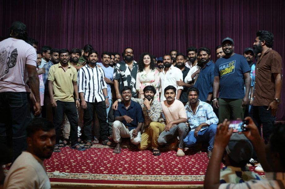 Rishab Shetty Celebrated his birthday with Wife and and Kantara’s team! 955688