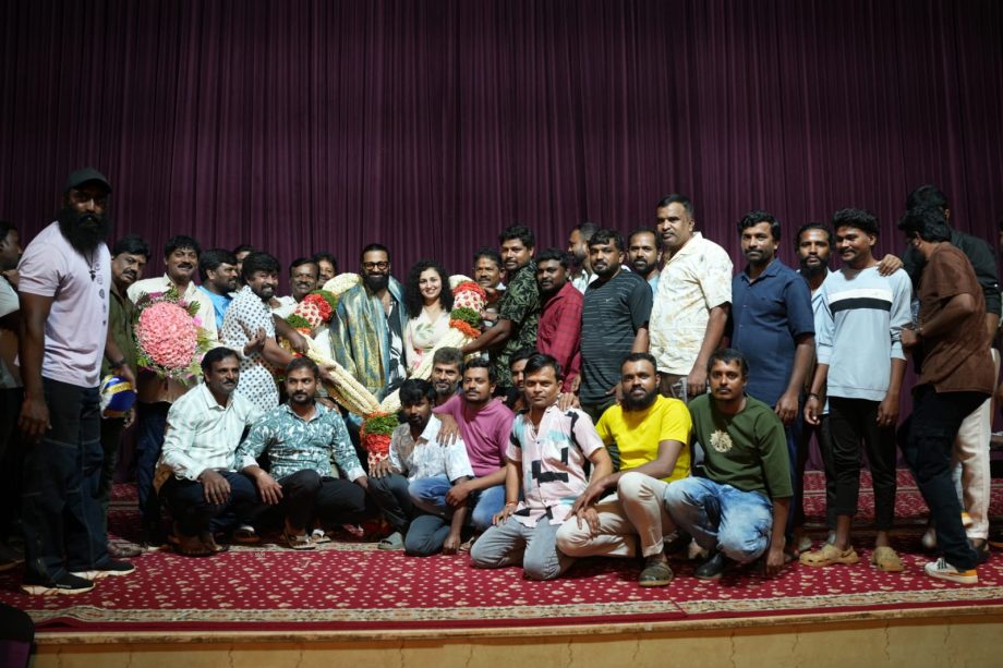 Rishab Shetty Celebrated his birthday with Wife and and Kantara’s team! 955689