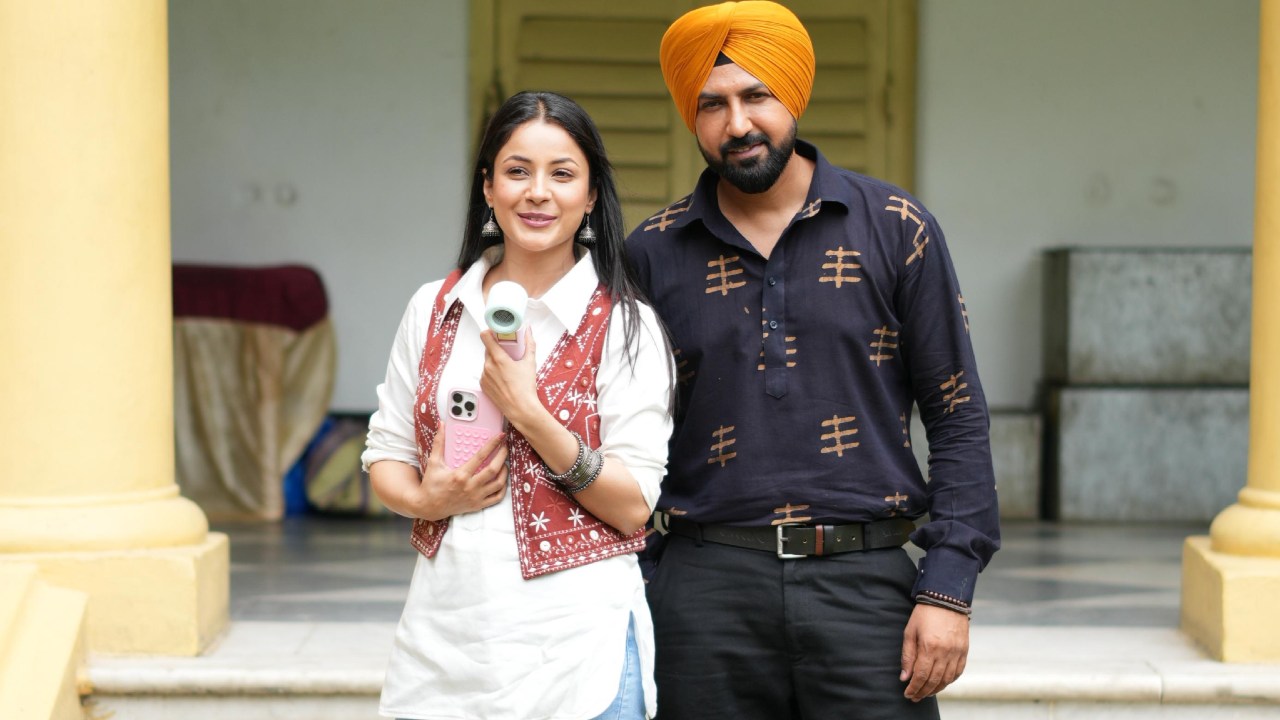 Roll out the royal red carpet, Kolkata — Gippy Grewal and Shehnaaz Gill have officially landed with Singh vs Kaur 2! 954570