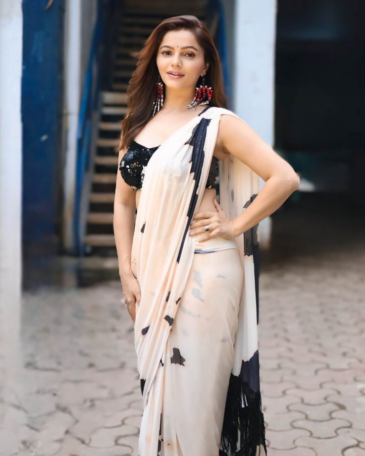 Rubina Dilaik’s Glam Saree Look is a Fusion of Classic and Contemporary 955152