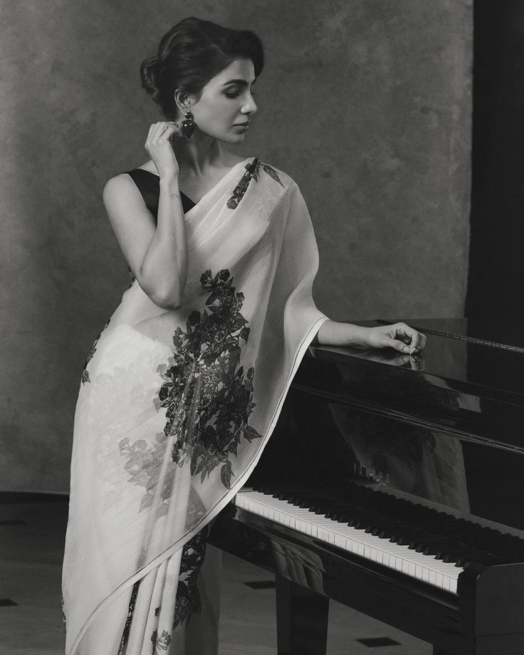 Samantha Ruth Prabhu’s Monochrome Magic in a Floral Saree and Backless Bow Blouse 959271