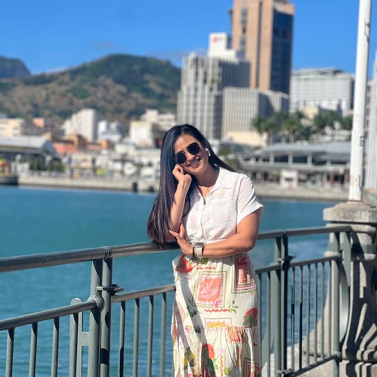 Shweta Tiwari Serves Vacation Glam In Crop Shirt & Printed Skirt - See Sunkissed Pics 954904
