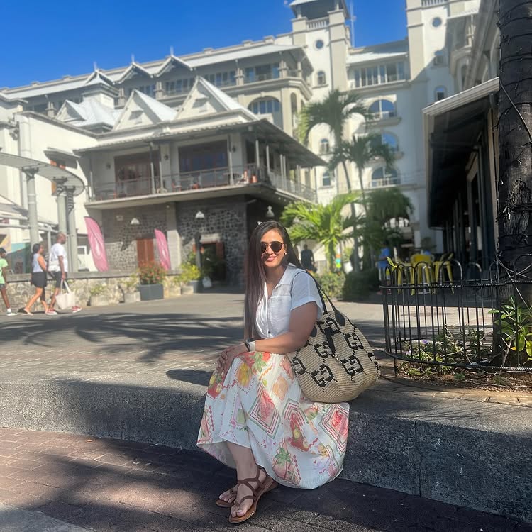 Shweta Tiwari Serves Vacation Glam In Crop Shirt & Printed Skirt - See Sunkissed Pics 954905