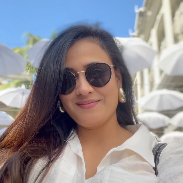 Shweta Tiwari Serves Vacation Glam In Crop Shirt & Printed Skirt - See Sunkissed Pics 954907