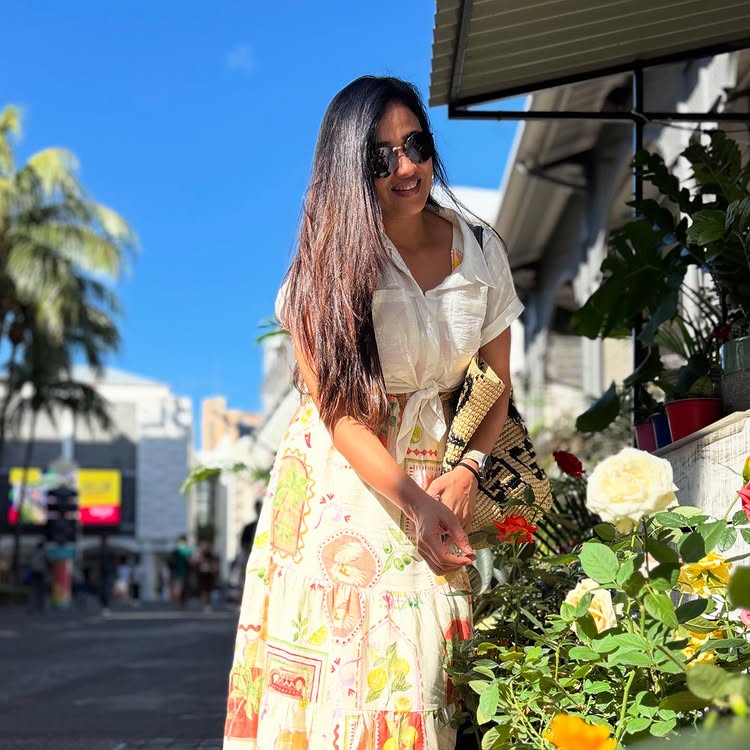 Shweta Tiwari Serves Vacation Glam In Crop Shirt & Printed Skirt - See Sunkissed Pics 954902