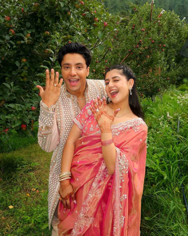 Singer Aksh Baghla Gets Engaged to Instagram Star Swati Chauhan! 959456