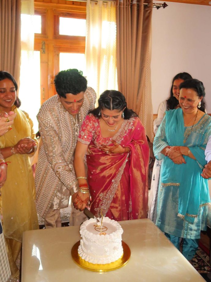 Singer Aksh Baghla Gets Engaged to Instagram Star Swati Chauhan! 959460