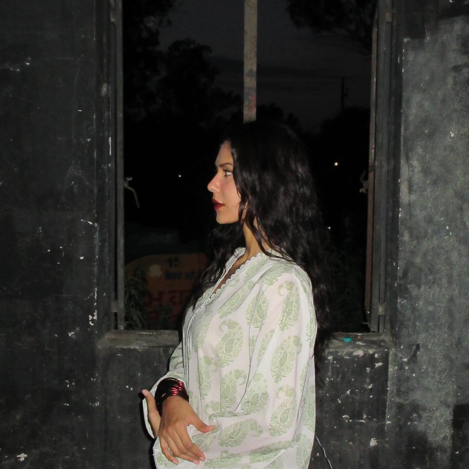 Sonam Bajwa’s Dewy Day-Out Look is Serving Pure Grace. 958968