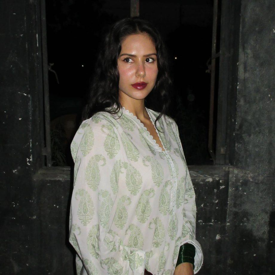 Sonam Bajwa’s Dewy Day-Out Look is Serving Pure Grace. 958974