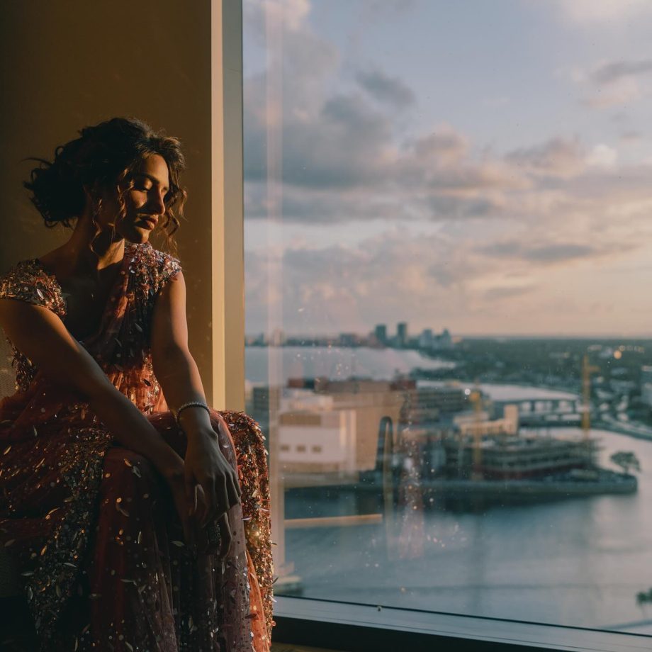 Sreeleela's glamorous pictures from Florida go viral, looks stunning in a pearl saree 955673