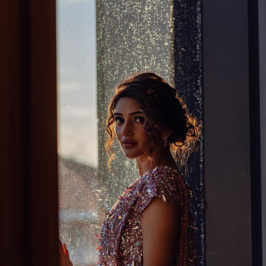 Sreeleela's glamorous pictures from Florida go viral, looks stunning in a pearl saree 955675