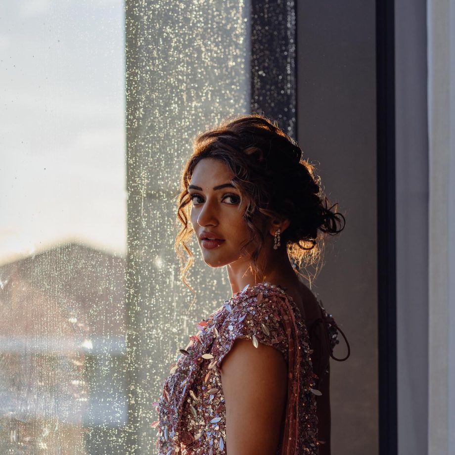 Sreeleela's glamorous pictures from Florida go viral, looks stunning in a pearl saree 955676