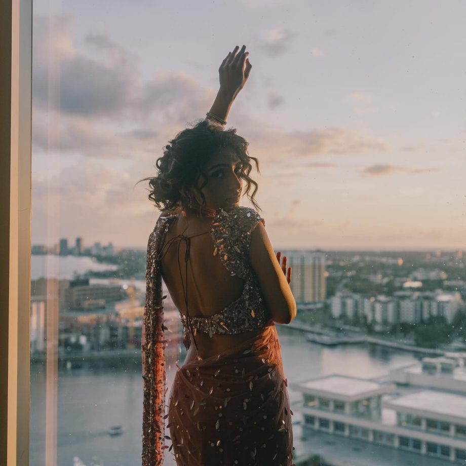 Sreeleela's glamorous pictures from Florida go viral, looks stunning in a pearl saree 955672
