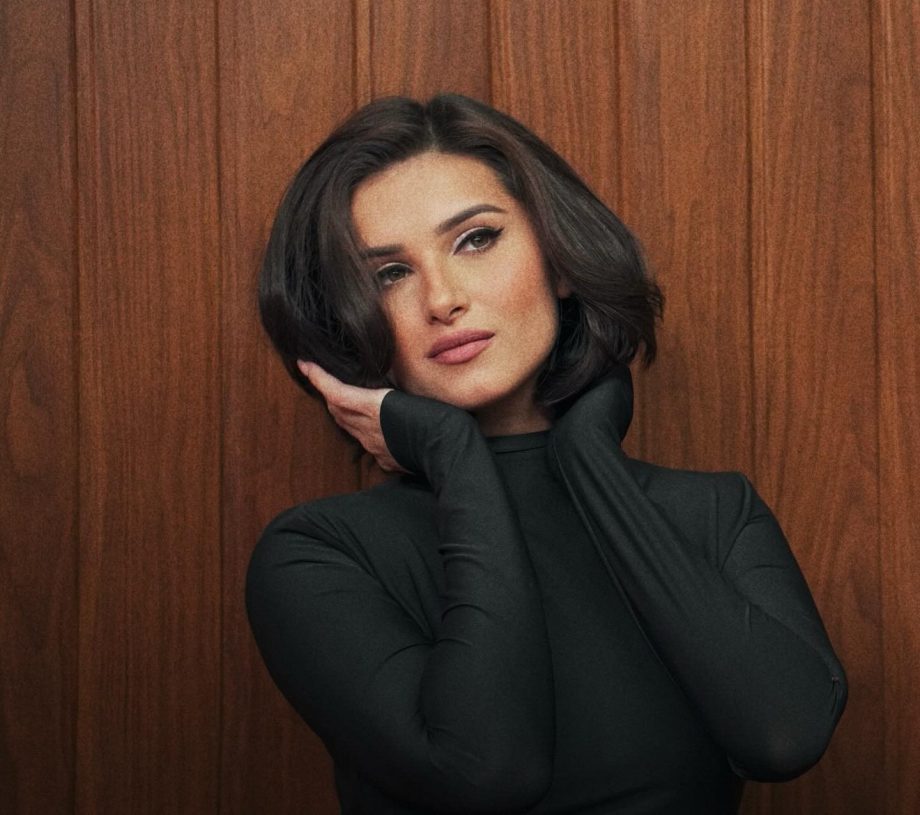 Tara Sutaria Serves Timeless Glam in AP Dhillon's Latest Frame 959049